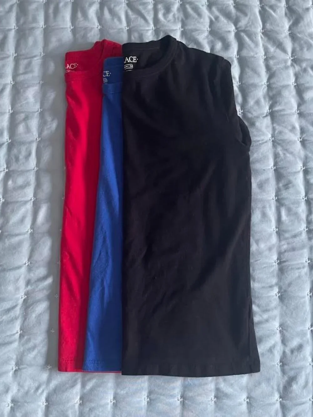 The Children's Place Boys Basic V-Neck T-Shirt 3 PK – Size 7/8  Blue, Red,Black